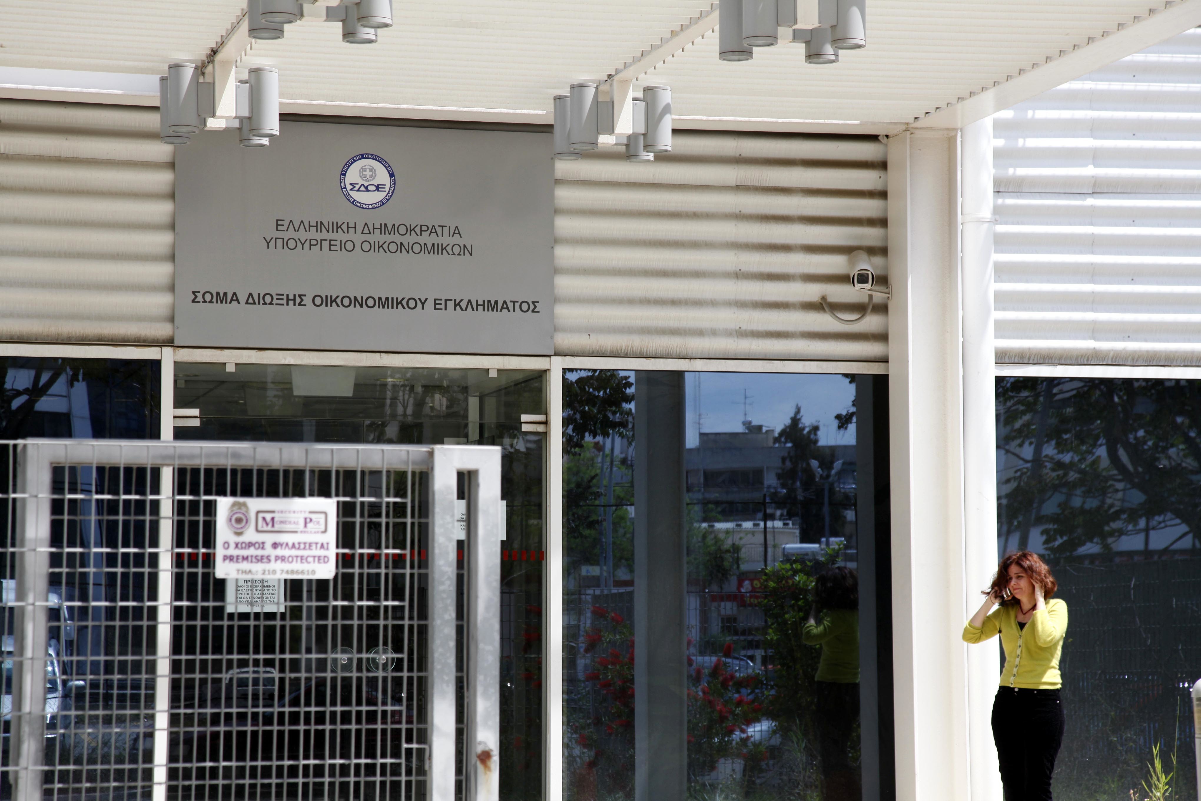 Η Κρήτη έγινε… Ύδρα! – Έδιωξαν κακήν κακώς ελεγκτές του ΣΔΟΕ στο Ηράκλειο – Δέχτηκαν επίθεση από τουλάχιστον 200 άτομα σε ταβέρνα