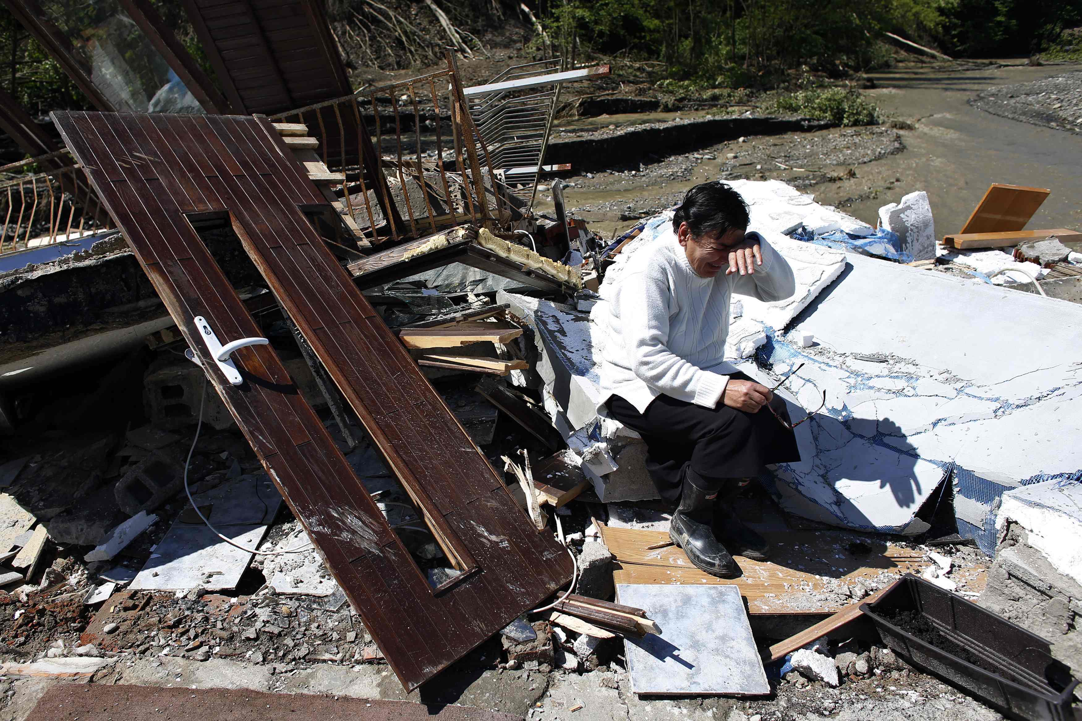 Συγκλονιστικές εικόνες από τις πλημμύρες σε Βοσνία και Σερβία – “Ξαναχάσαμε τα πάντα, όπως στον πόλεμο”