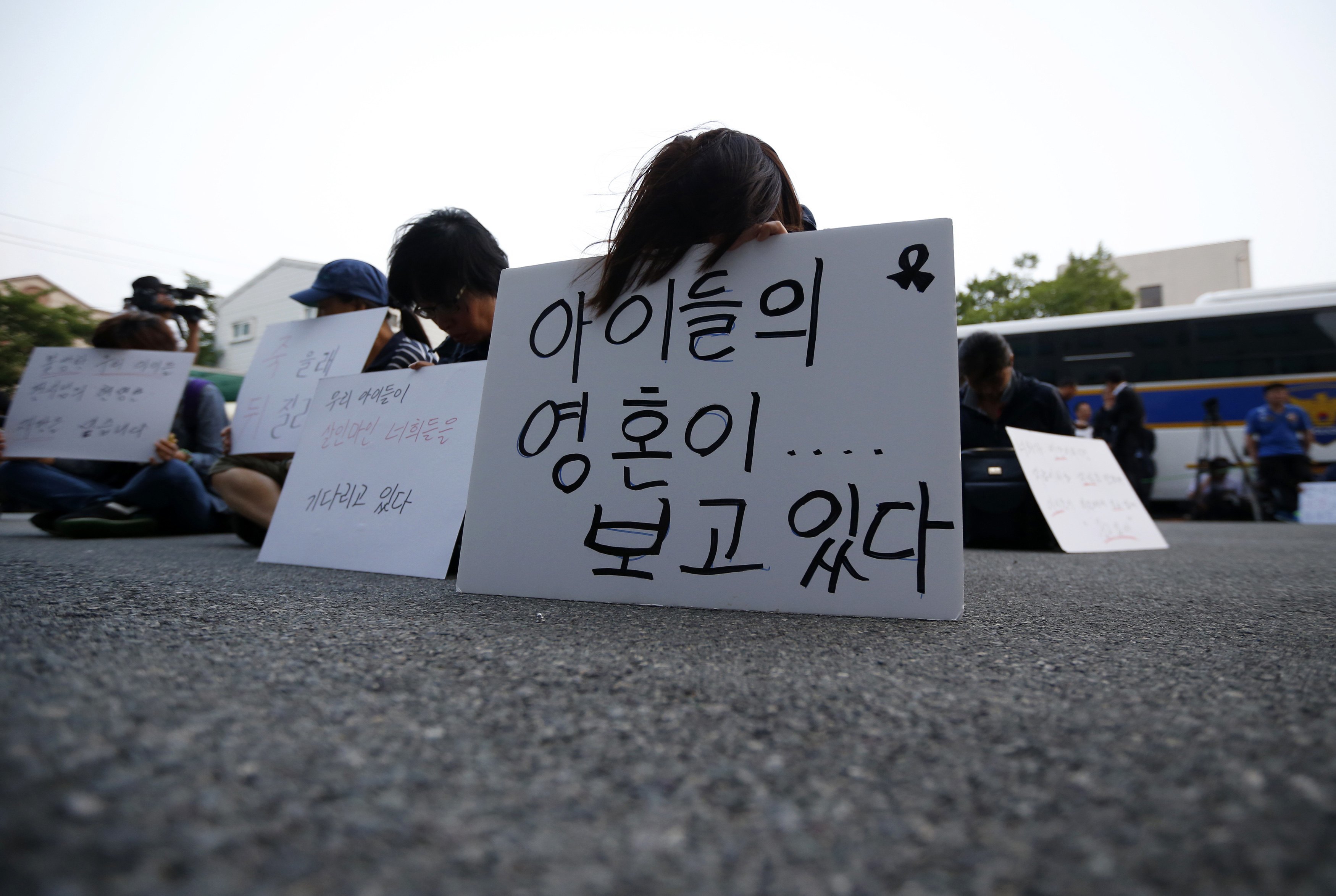 Αυτοκτόνησε η κόρη μέλους του πληρώματος του Sewol, που ναυάγησε με εκατοντάδες μαθητές
