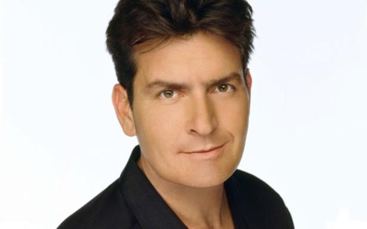 Ένα βήμα πριν τον γάμο ο Charlie Sheen, με πρώην πορνοστάρ