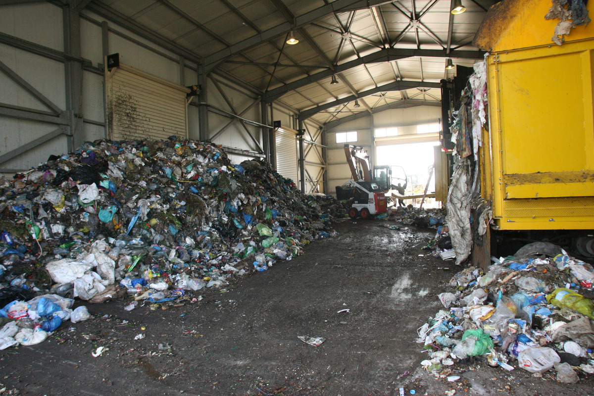 Τα σκουπίδια πνίγουν τη Θεσσαλονίκη εξαιτίας των μπλόκων των αγροτών