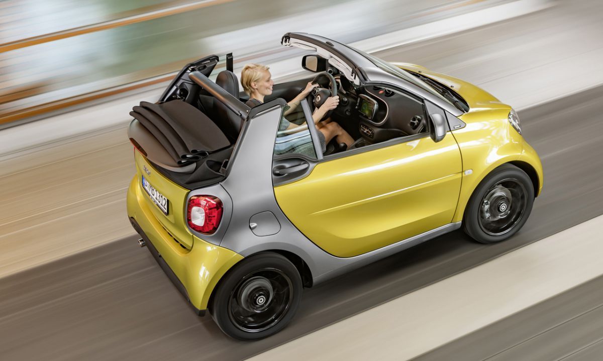 Το νέο Smart Fortwo “πέταξε” την οροφή του! (VIDEO)