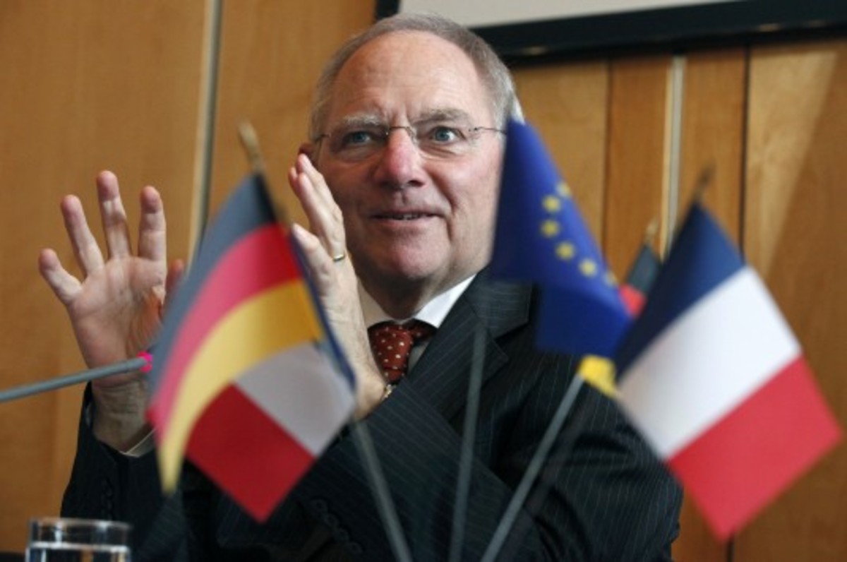 Σόϊμπλε: “Αναδιοργάνωση της Ευρ. Επιτροπής γύρω από υπερ-επιτρόπους”