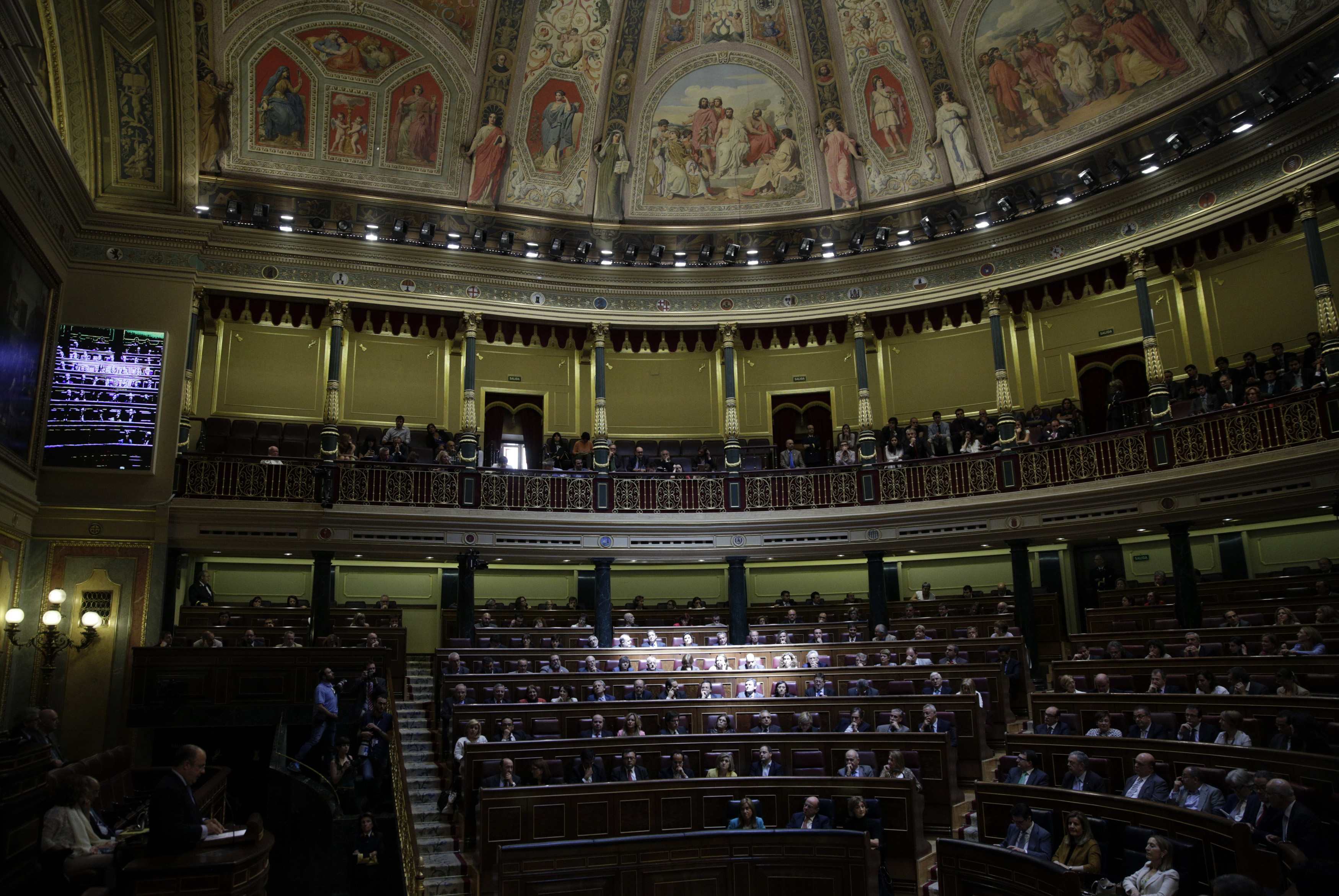 Οι Ισπανοί βουλευτές έδωσαν το πράσινο φως για την παραίτηση του βασιλιά Χουάν Κάρλος