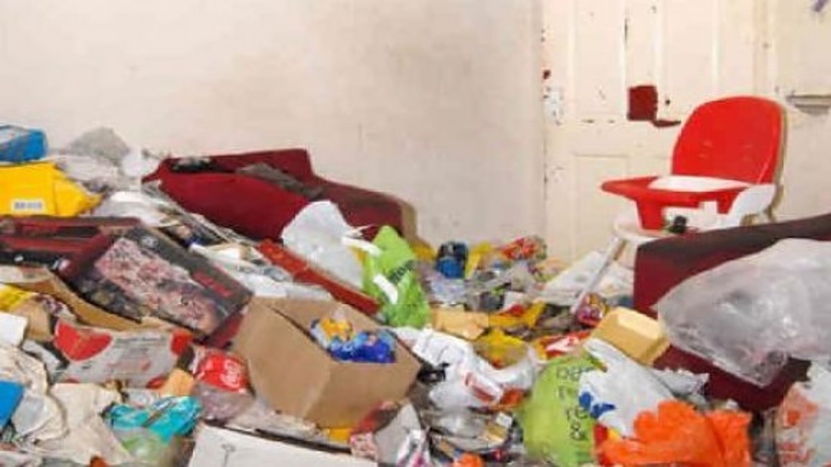 Έντεκα ανήλικα παιδιά μένουν σε σπίτι – σκουπιδότοπο!