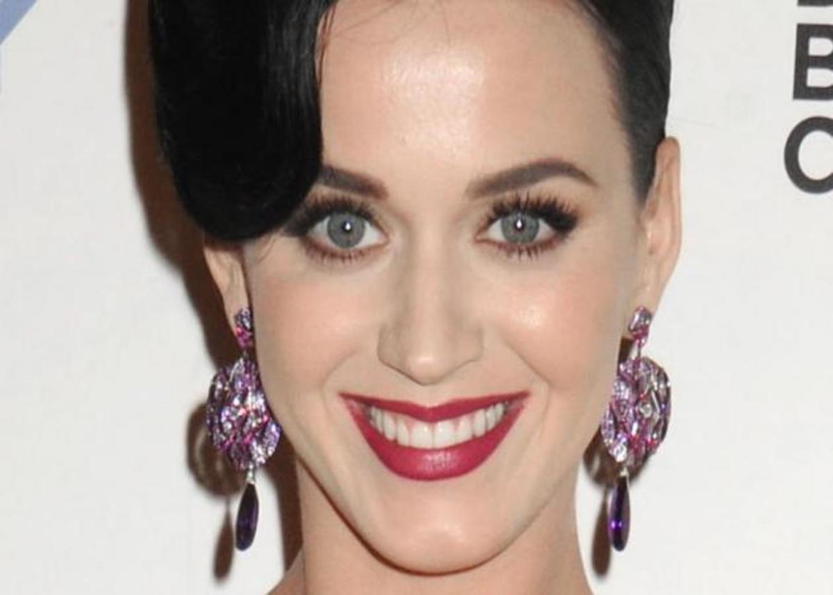 Η Katy Perry βάζει για μιάμιση ώρα τις κρέμες της πριν πέσει για ύπνο! Εσύ;