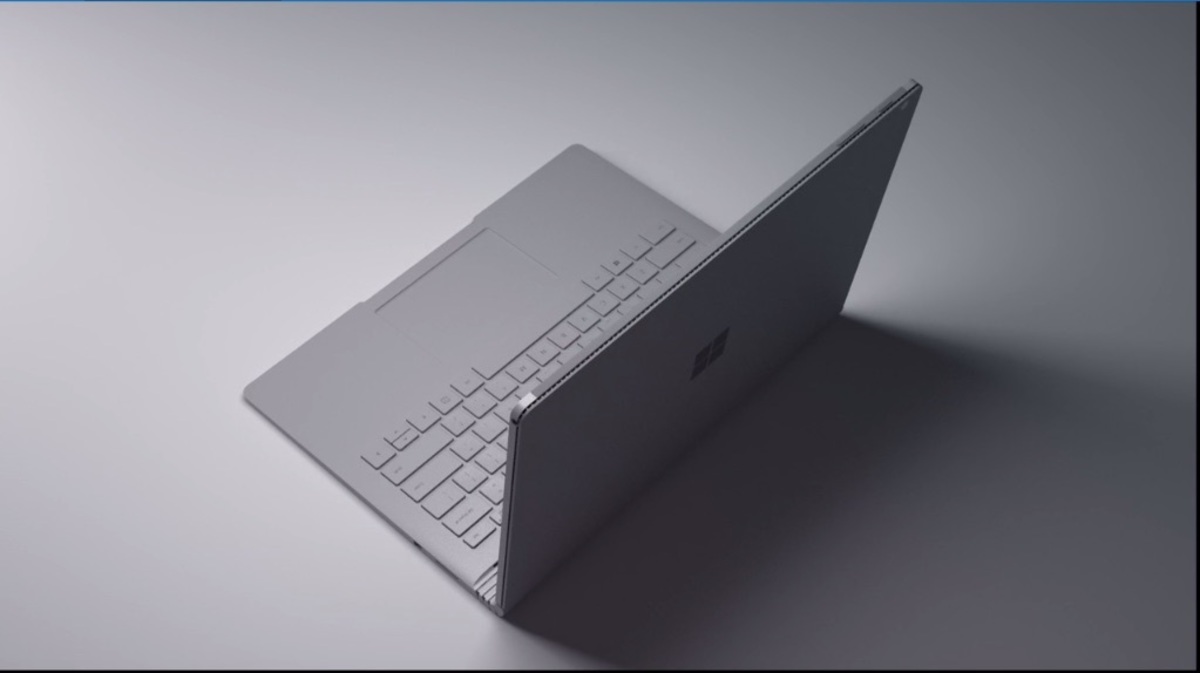 Αυτό είναι το πρώτο laptop της Microsoft