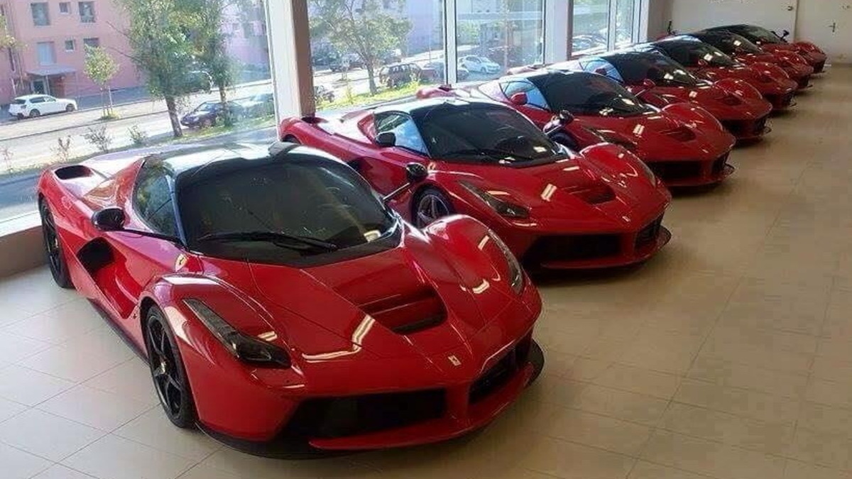 Στοίβαξε το 2,5% όλων των LaFerrari του κόσμου σε ένα δωμάτιο! (VIDEO)