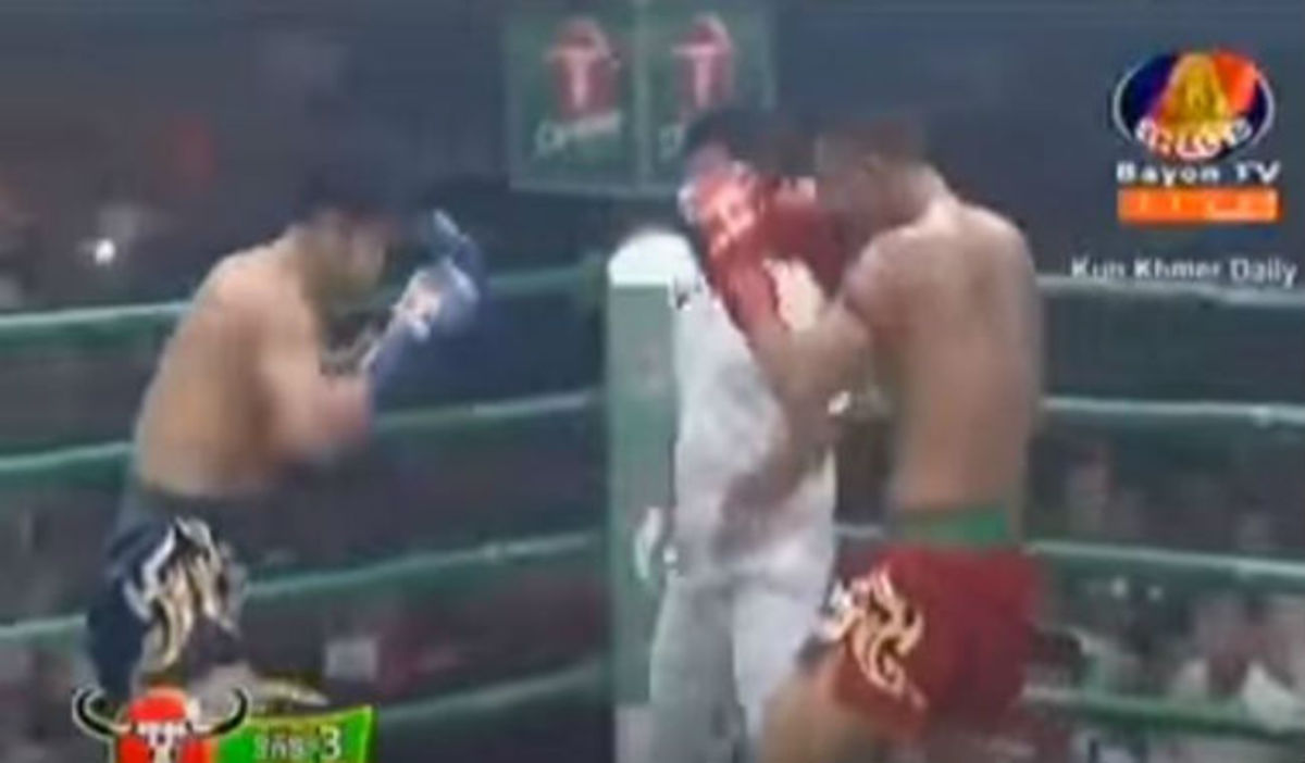 Τρελή κλωτσιά σε αγώνα Muay Thai – Τον ξάπλωσε κάτω και έβλεπε αστεράκια! (ΒΙΝΤΕΟ)