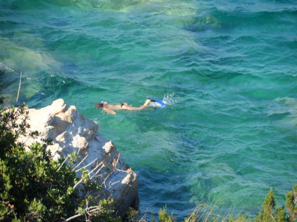 Πόσο κατάλληλα είναι τα νερά της Ελλάδας για κολύμβηση; Αναλυτικά στοιχεία