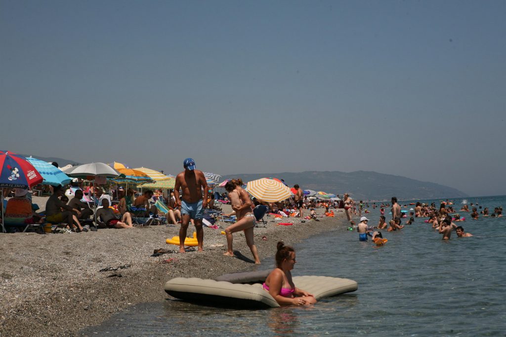 Στη θάλασσα για να σωθούμε