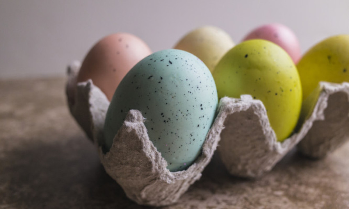 Πώς να βάψετε υγιεινά τα αυγά με φυσικές ουσίες, χωρίς χημικά