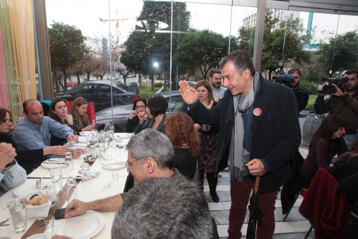 Με περιοδεία σε Αθήνα και Πειραιά “έκλεισε” ο Σταύρος Θεοδωράκης