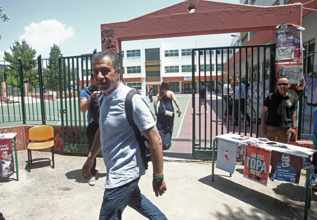 Αυγή: Αλαζόνας, καβαλημένος και ψώνιο ο Θεοδωράκης