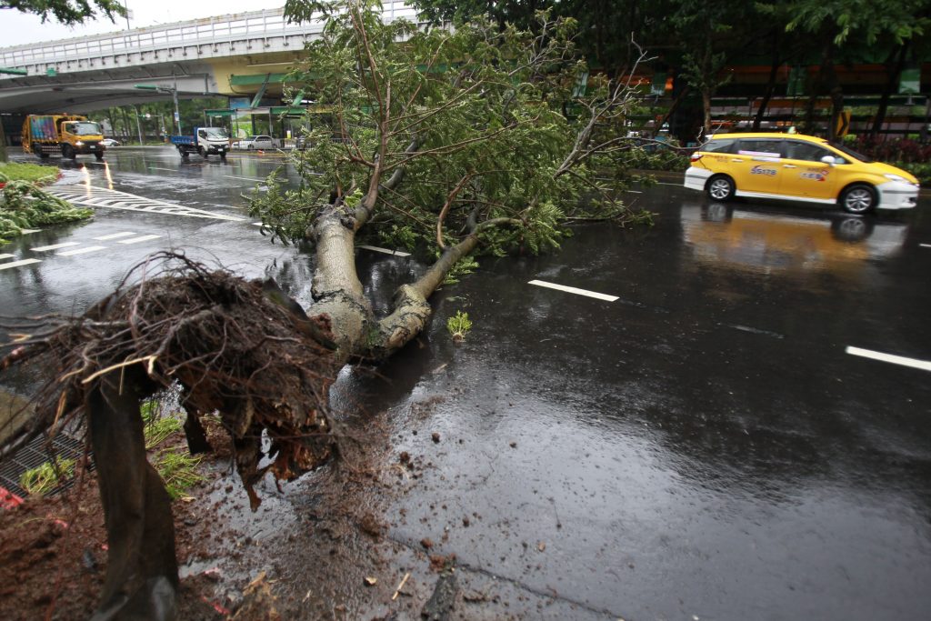 Ισχυρός τυφώνας σάρωσε την Ιαπωνία – 500.000 άνθρωποι εγκατέλειψαν τα σπίτια τους