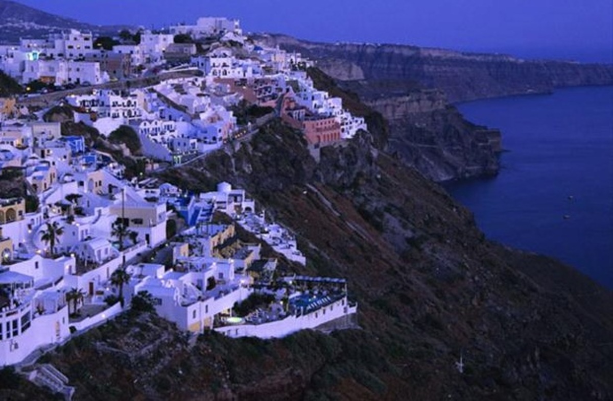Η “αναγέννηση” του ελληνικού τουρισμού – Οι αισιόδοξες εκτιμήσεις διεθνών φορέων