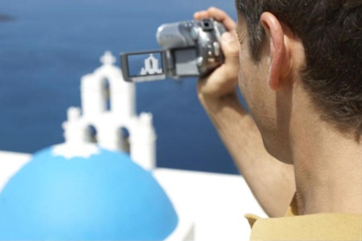 Ντερ Στάνταρντ: Η οικονομία της Ελλάδας παρουσιάζει ανάπτυξη χάρη στους τουρίστες