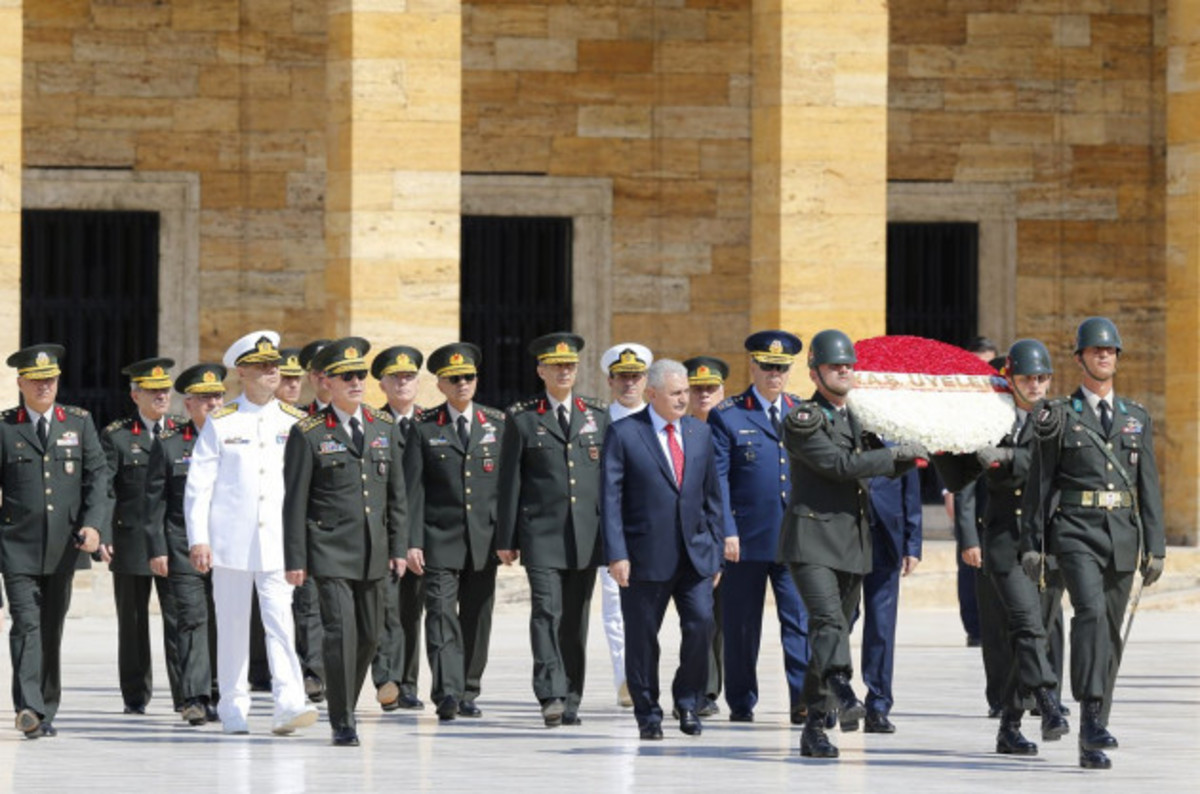 Τουρκία: Ο Ερντογάν τρώει (με) στρατηγούς στο παλάτι!