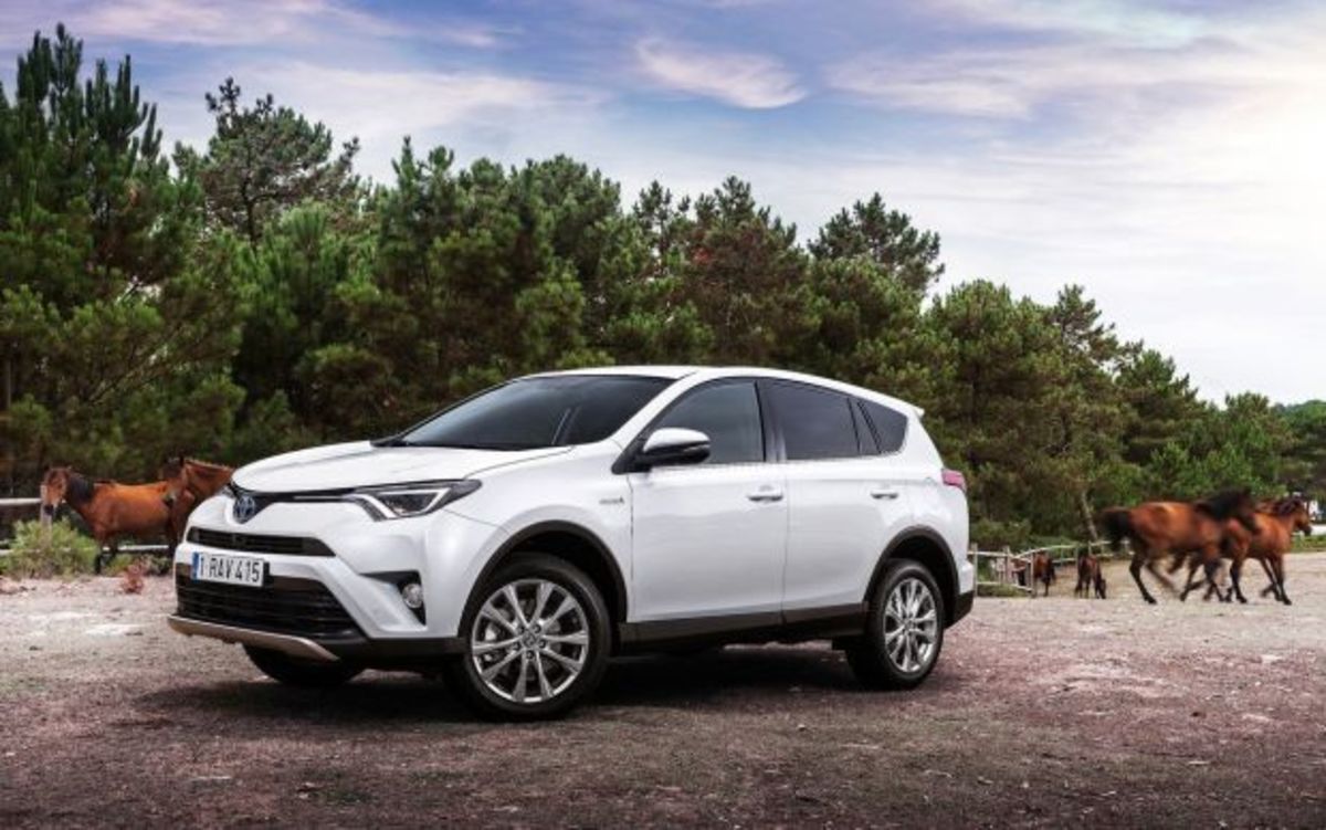 Ξεκινά η διάθεση του νέου Toyota RAV4 – Δείτε αναλυτικά τις διαθέσιμες εκδόσεις και πόσο θα κοστίζει