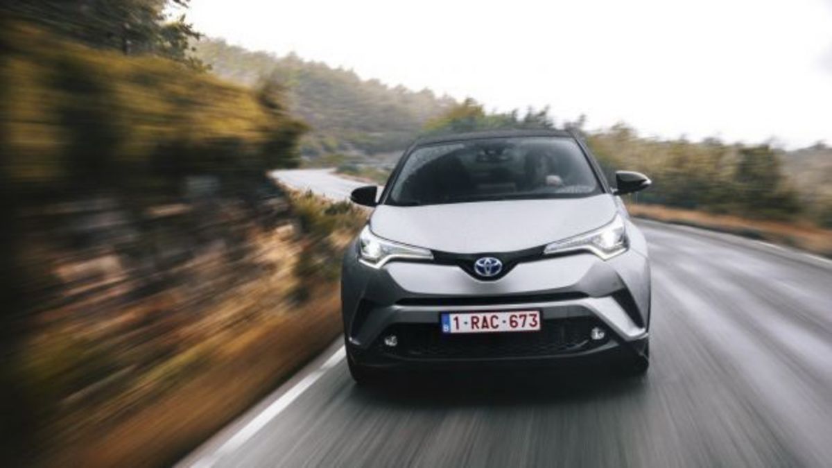 Η Toyota ετοιμάζει plug-in και ισχυρότερη έκδοση για το νέο C-HR