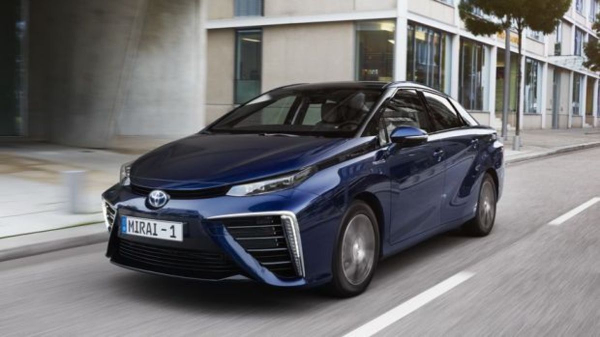 Οδηγήσαμε το επαναστατικό Toyota Mirai που κινείται με υδρογόνο