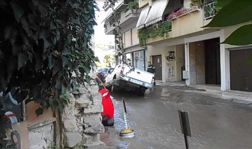 Βενετία τα Τρίκαλα λόγω σπασμένου αγωγού – Πλημμύρισαν δρόμοι και σπίτια! (ΦΩΤΟ & VIDEO)
