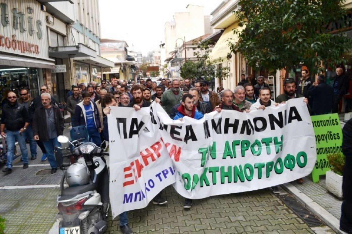 Τρίκαλα: Τους τα… ‘ψαλαν! Αγρότες φώναξαν συνθήματα κατά των βουλευτών του ΣΥΡΙΖΑ – ΒΙΝΤΕΟ