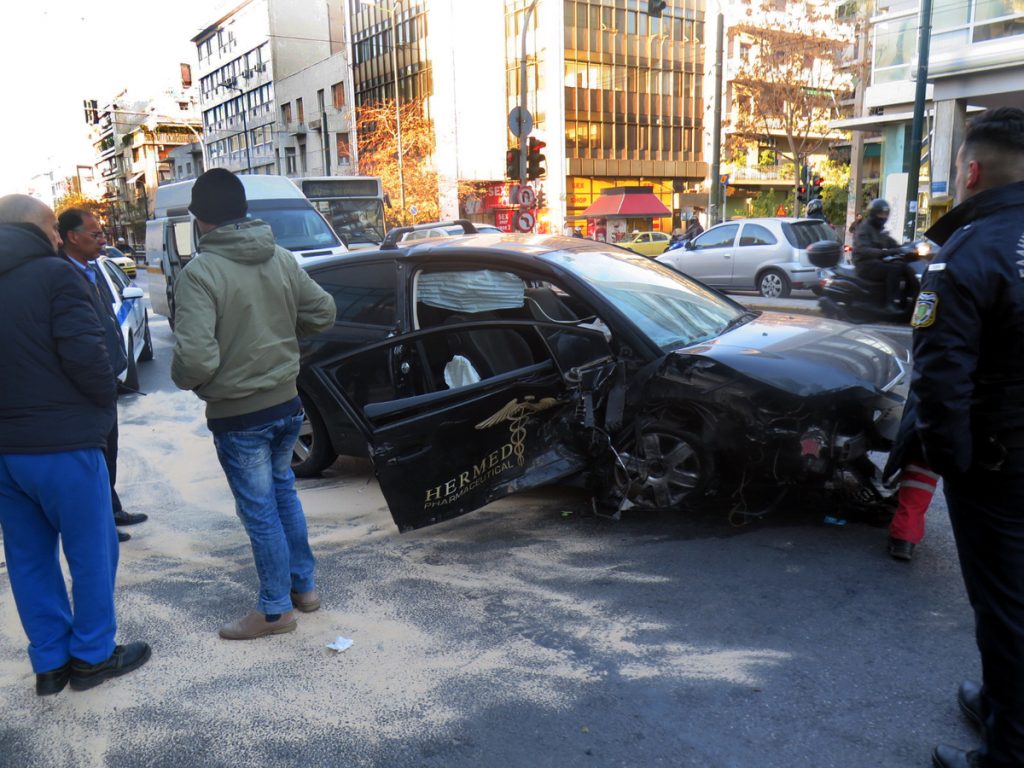 Τροχαίο στην Συγγρού με 6 τραυματίες – Συγκλονιστικές εικόνες [pics, vid]