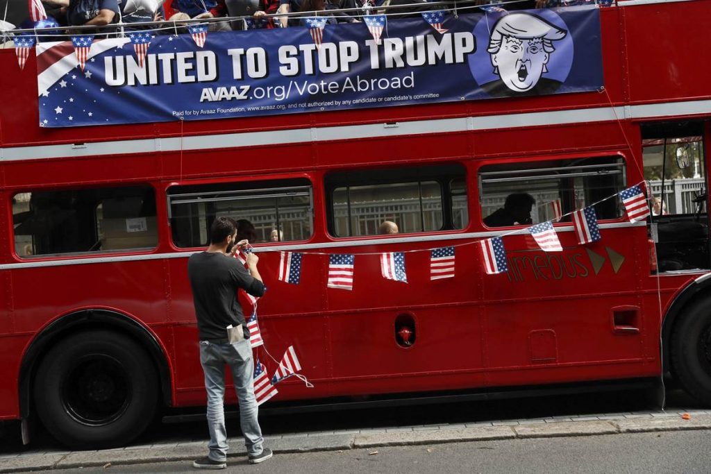 Εκστρατεία στο Λονδίνο με λεωφορεία: Stop Trump