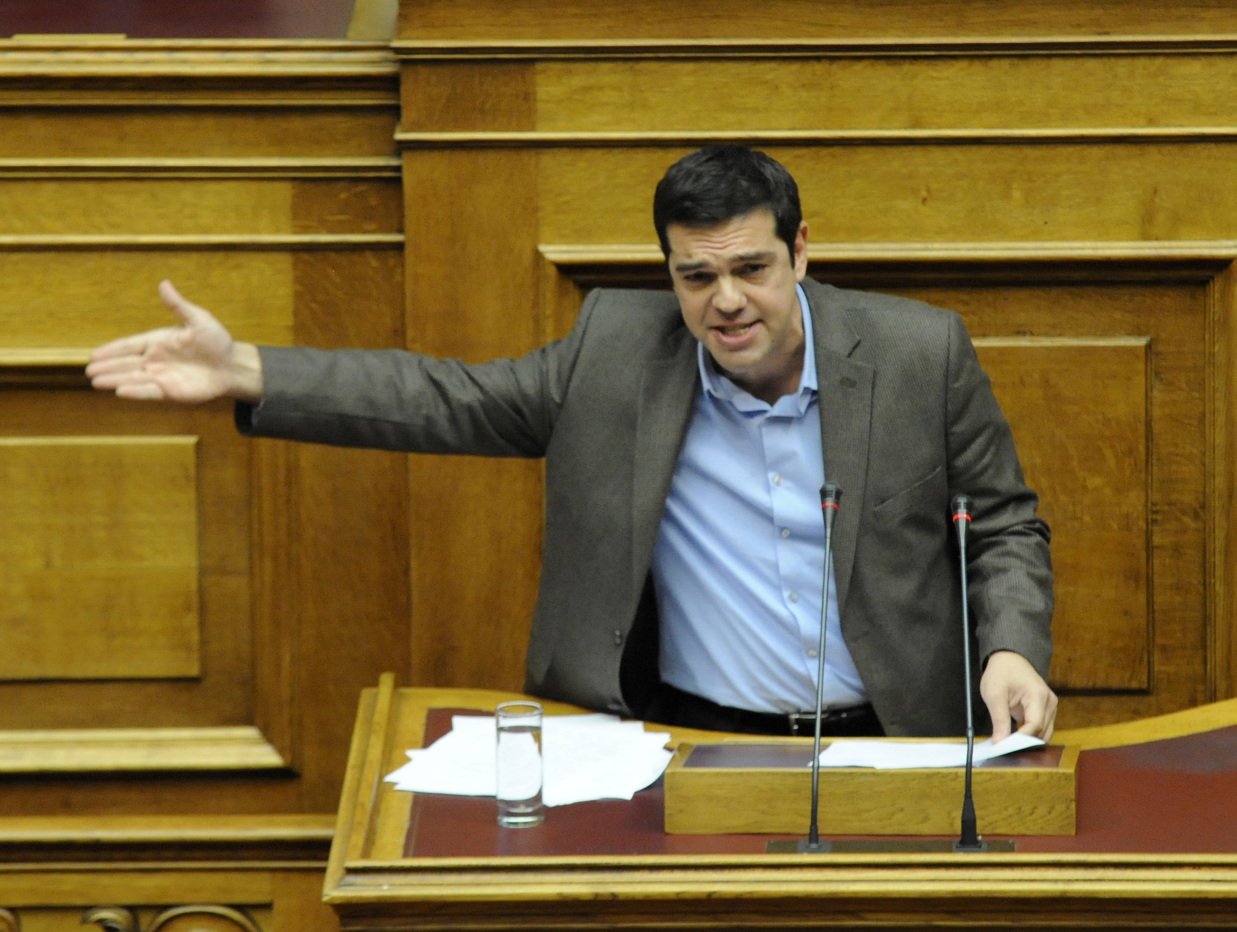 Ο ΣΥΡΙΖΑ κατηγορεί τον Σαμαρά για “εθελόδουλη υποταγή στη Μέρκελ και τους συμμάχους της”