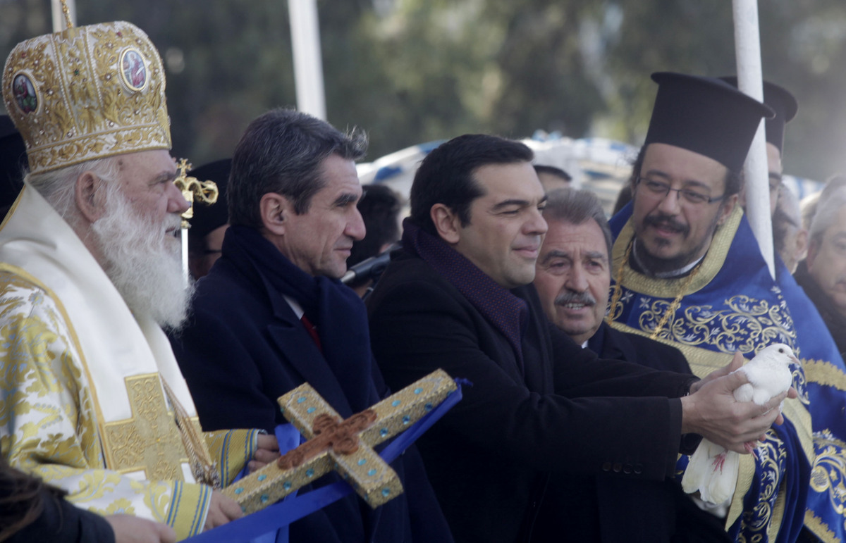 Δεν θα κάνουν Θεοφάνεια στον Πειραιά Τσίπρας και Παυλόπουλος! Ενοχλημένοι με τον Σεραφείμ!