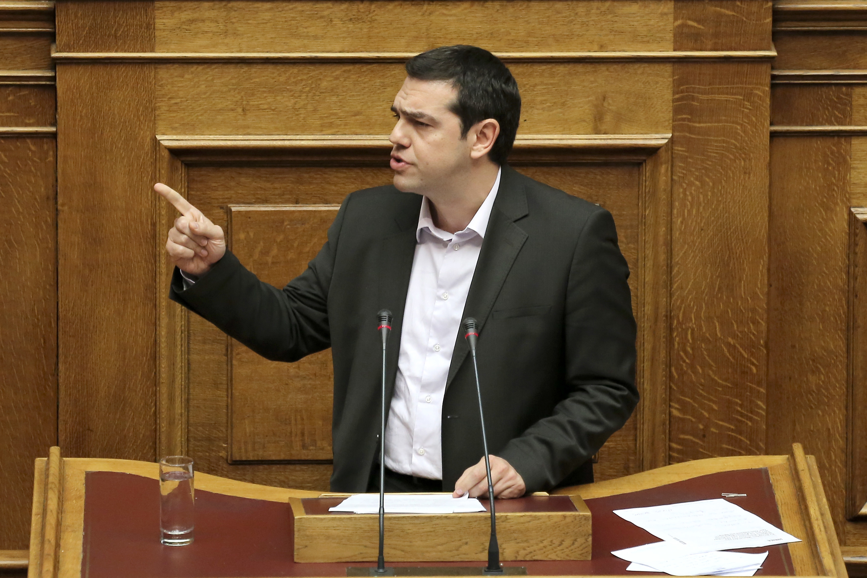 ΣΥΡΙΖΑ: Η κυβέρνηση υποκρίνεται, έχει ήδη συμφωνήσει με την Τρόικα