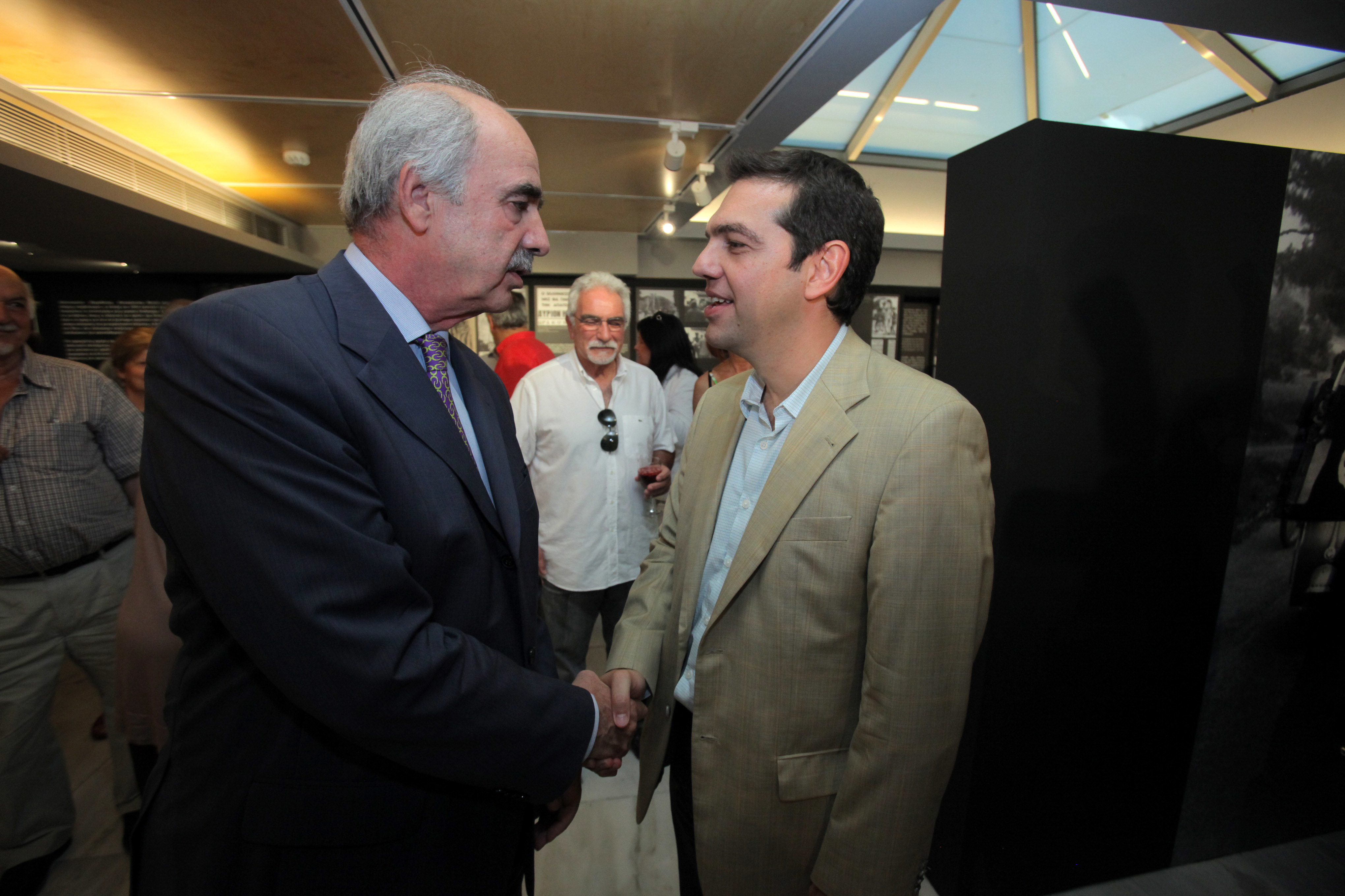 Πολιτικό θρίλερ! Έτοιμος να συγκαλέσει την Ολομέλεια ο Μεϊμαράκης – Αρνείται το Μαξίμου – ΣΥΡΙΖΑ: Εχουμε μαζί μας 120 βουλευτές για το δημοψήφισμα