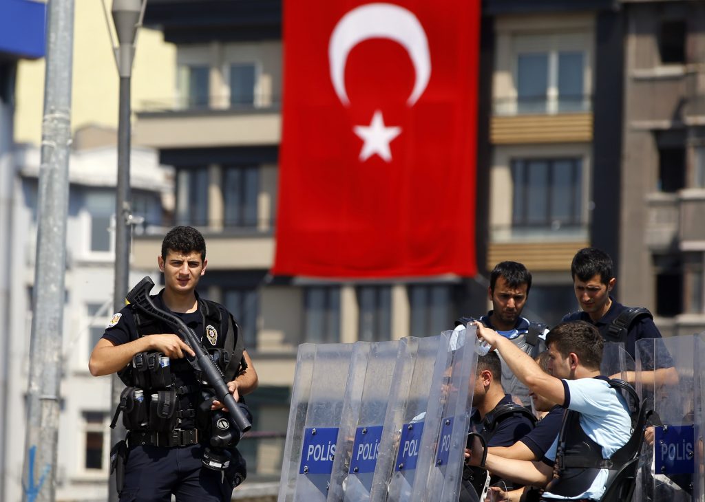Κατεβάζει στρατό ο Ερντογάν – Νέες συγκεντρώσεις στην Κωνσταντινούπολη
