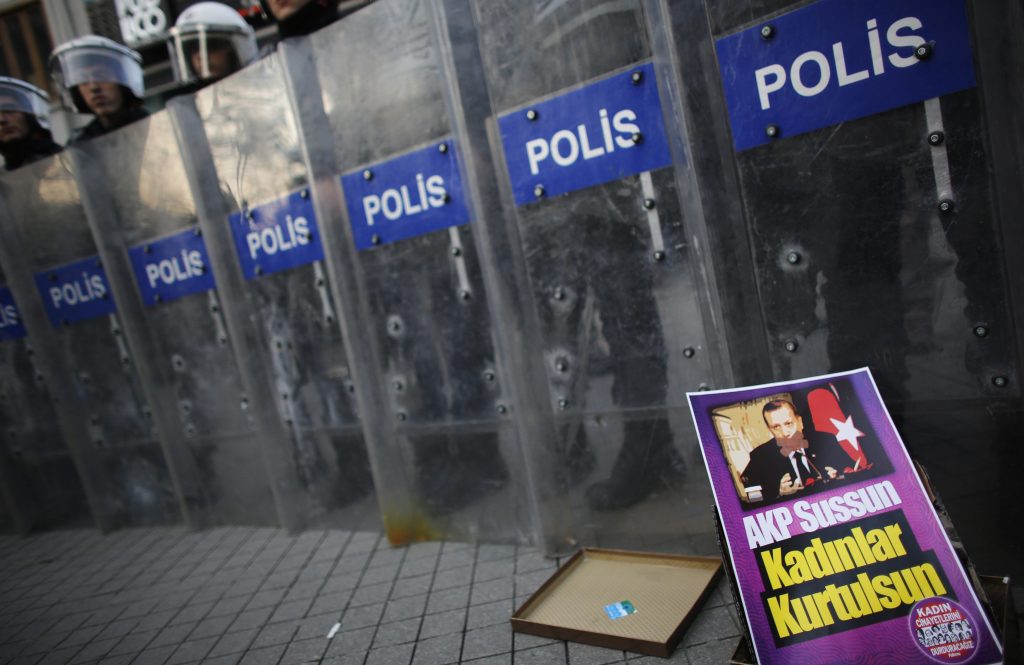 Πέντε τραυματίες από επίθεση σε αυτοκίνητο δημάρχου στην Τουρκία