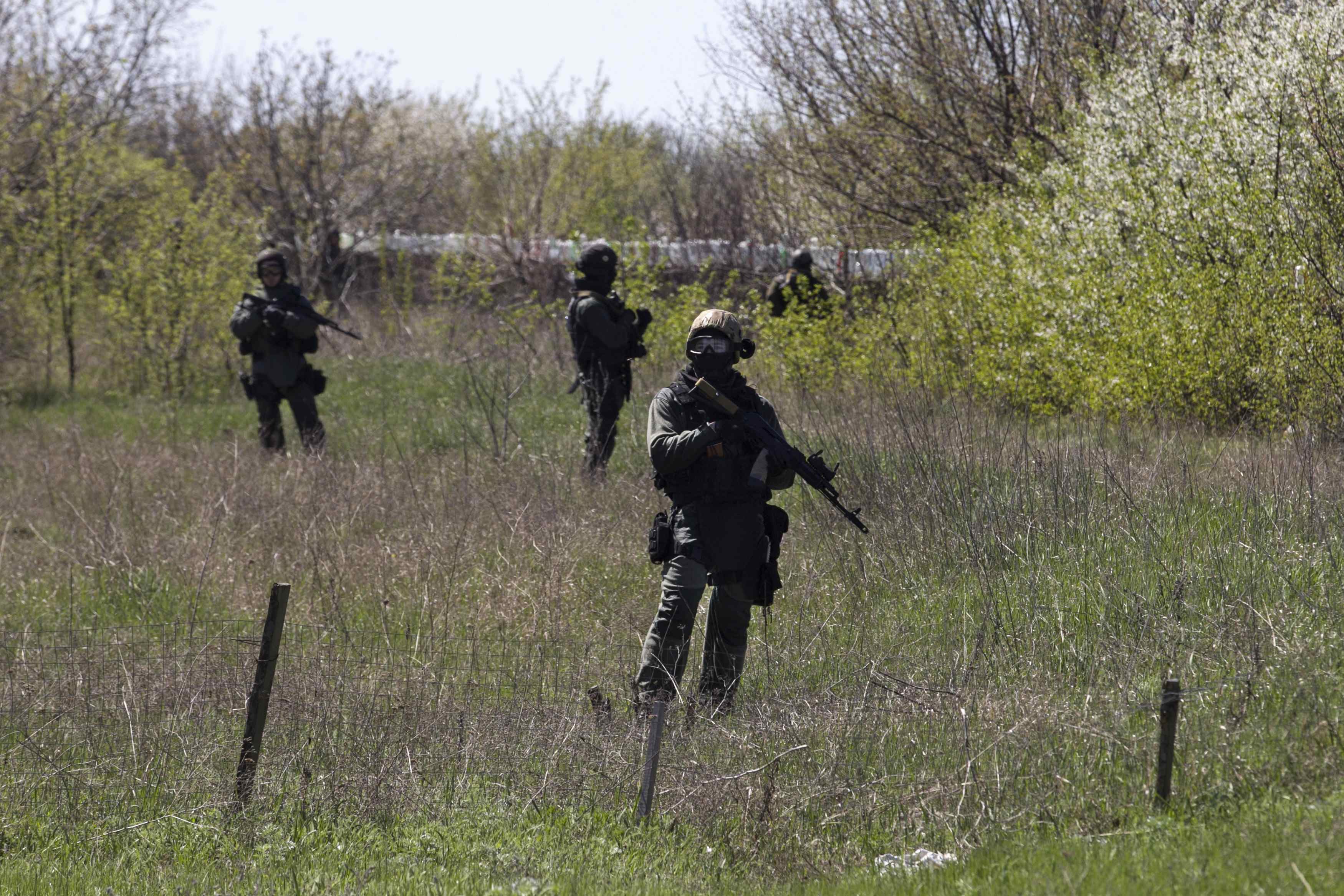 Ουκρανία: Πεδίο μάχης η Σλαβιάνσκ – Στρατιωτικό ελικόπτερο δέχτηκε πυρά και εξερράγη
