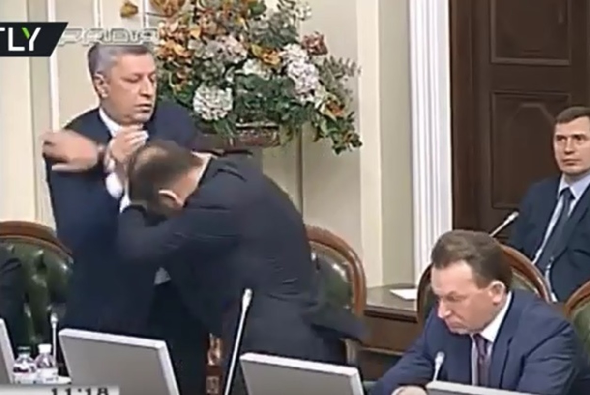Άγριες μπουνιές στη Βουλή της Ουκρανίας [vid]