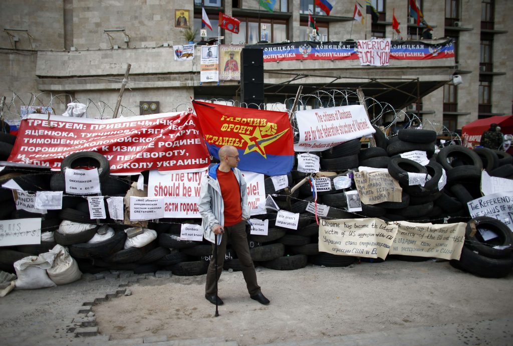 “Κατασκευασμένες” οι ταραχές λέει το Κίεβο – Τέλος η κατάληψη φιλορώσων σε κτίριο της αστυνομίας