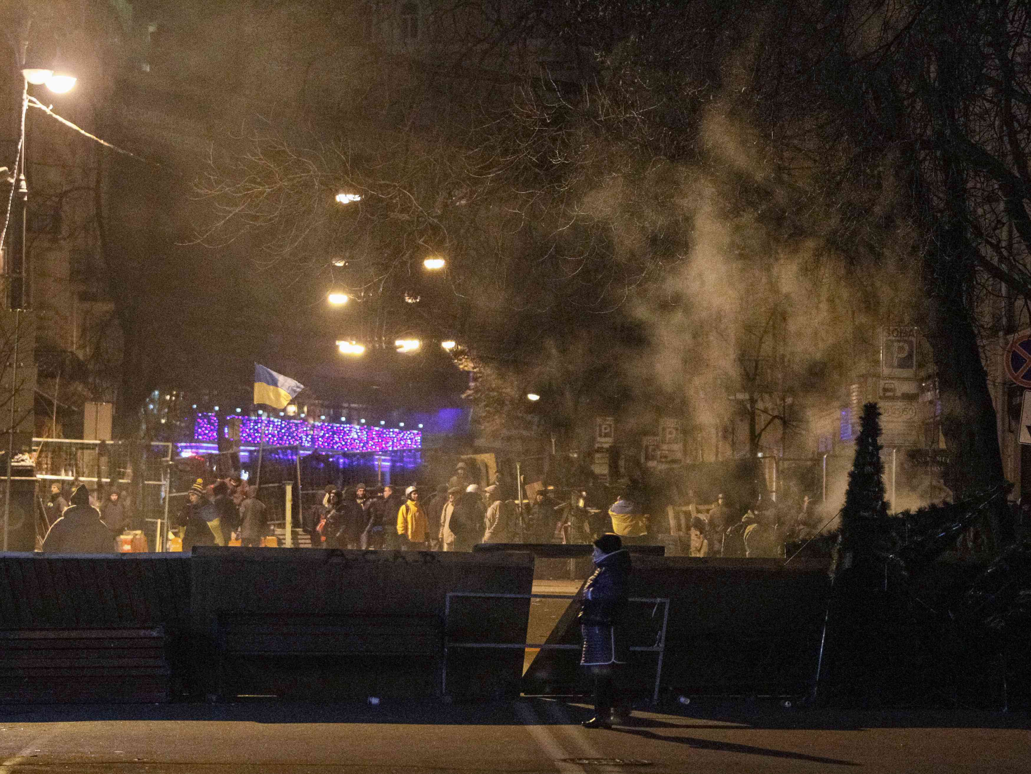Η στιγμή που Ουκρανοί αστυνομικοί χτυπούν εικονολήπτη του Euronews (VIDEO)