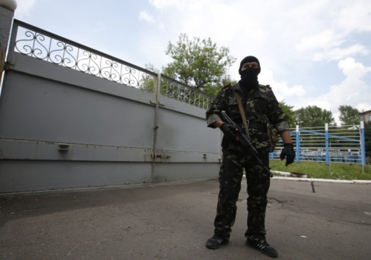 Η Ουάσινγκτον κατηγορεί τη Ρωσία ότι εξακολουθεί να επιτρέπει σε “μαχητές” να περνούν στην Ουκρανία