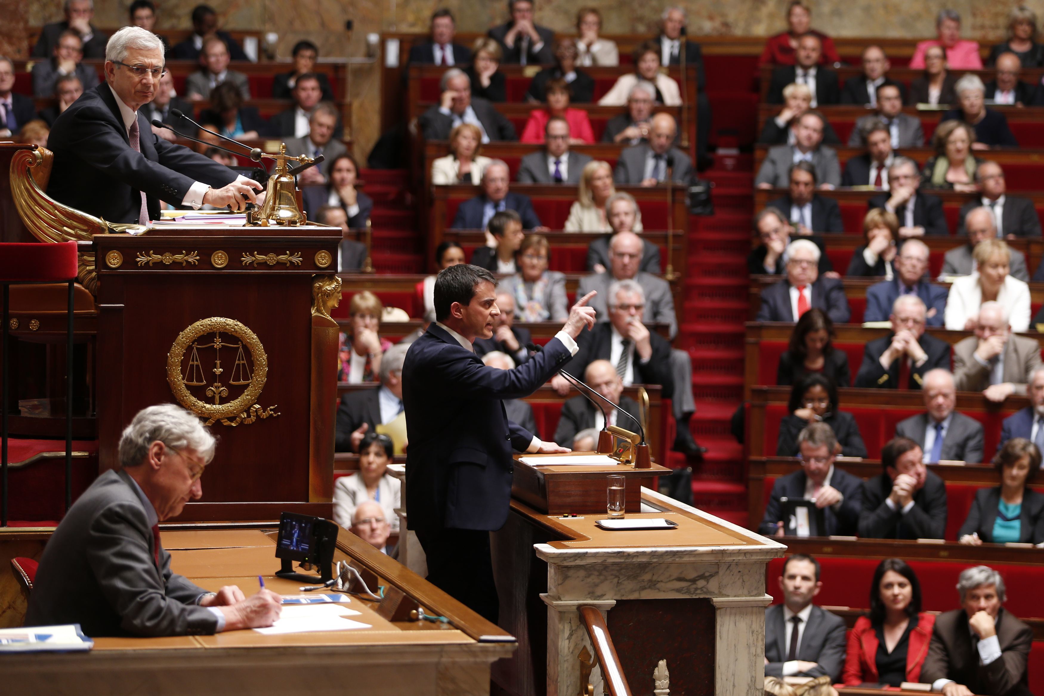 Γαλλία: Έδωσαν ψήφο εμπιστοσύνης στον Μανουέλ Βαλς