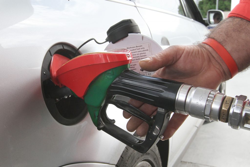 Αισθητή η μείωση των τιμών στα καύσιμα