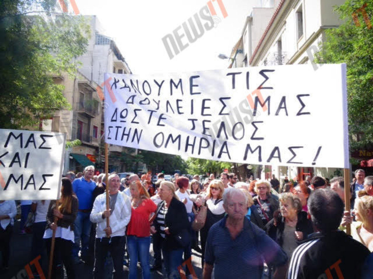 Οι πρόσφυγες φεύγουν, ο διχασμός στην πλατεία Βικτωρίας μένει