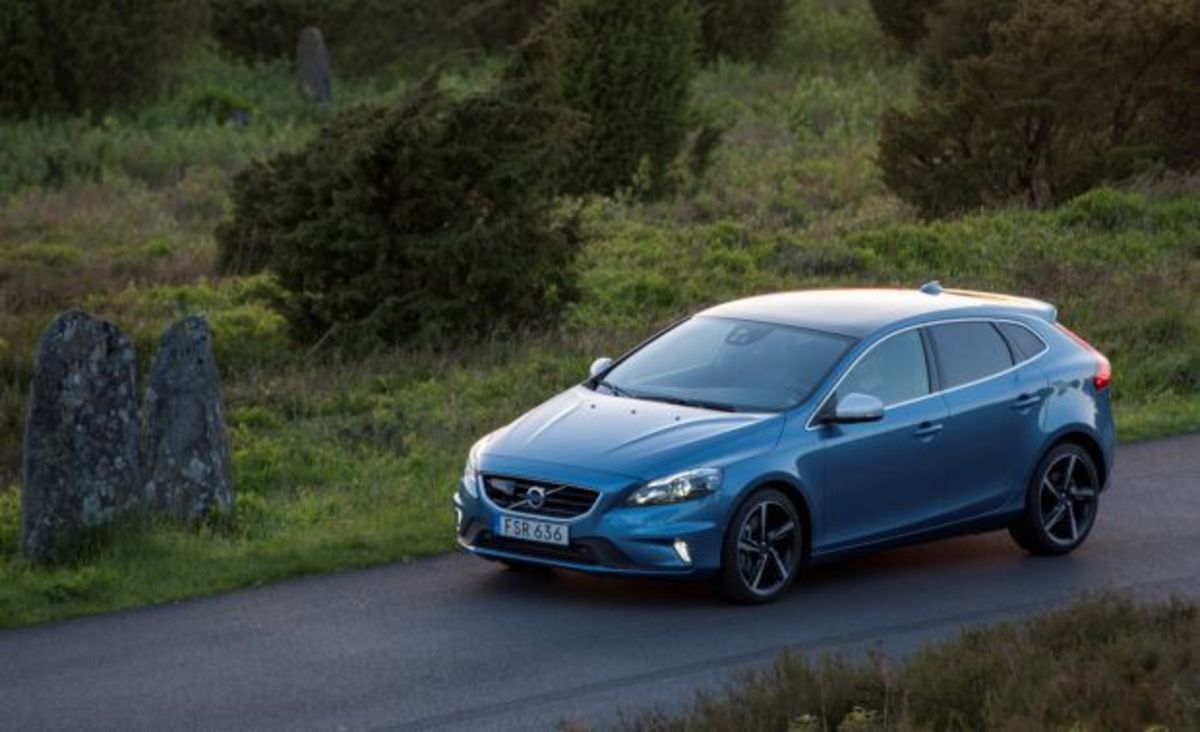 Στη Γενεύη το ανανεωμένο Volvo V40