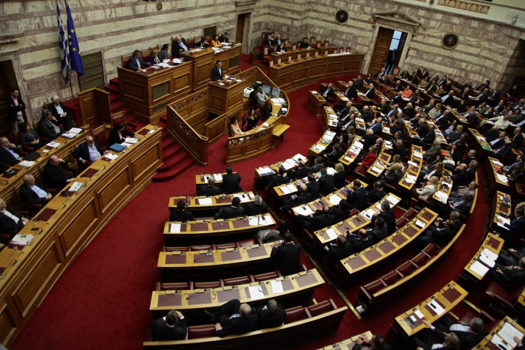 Βουλή: Ψηφίστηκε κατά πλειοψηφία το νομοσχέδιο για το “παράλληλο πρόγραμμα”
