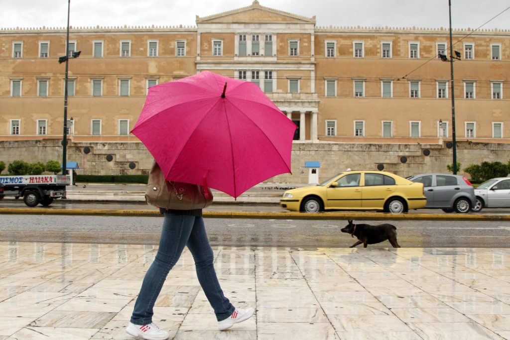 Ποδαρικό στη νέα εβδομάδα με βροχές και θερμοκρασία κάτω από τους 20 βαθμούς