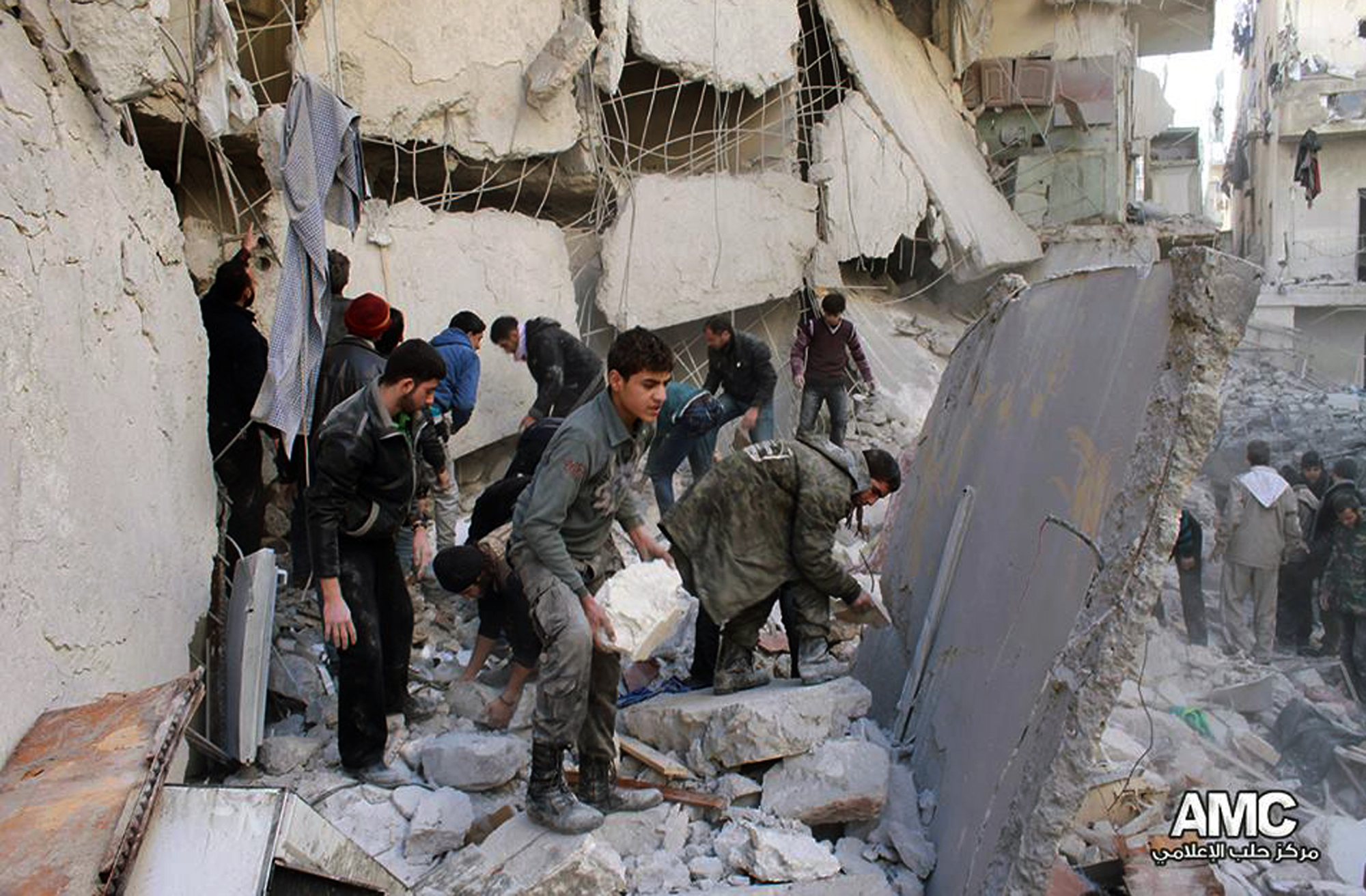Πόλη “φάντασμα” το Χαλέπι – Χωρίς ρεύμα εδώ και 7 ημέρες – 79 νεκροί από βομβαρδισμούς