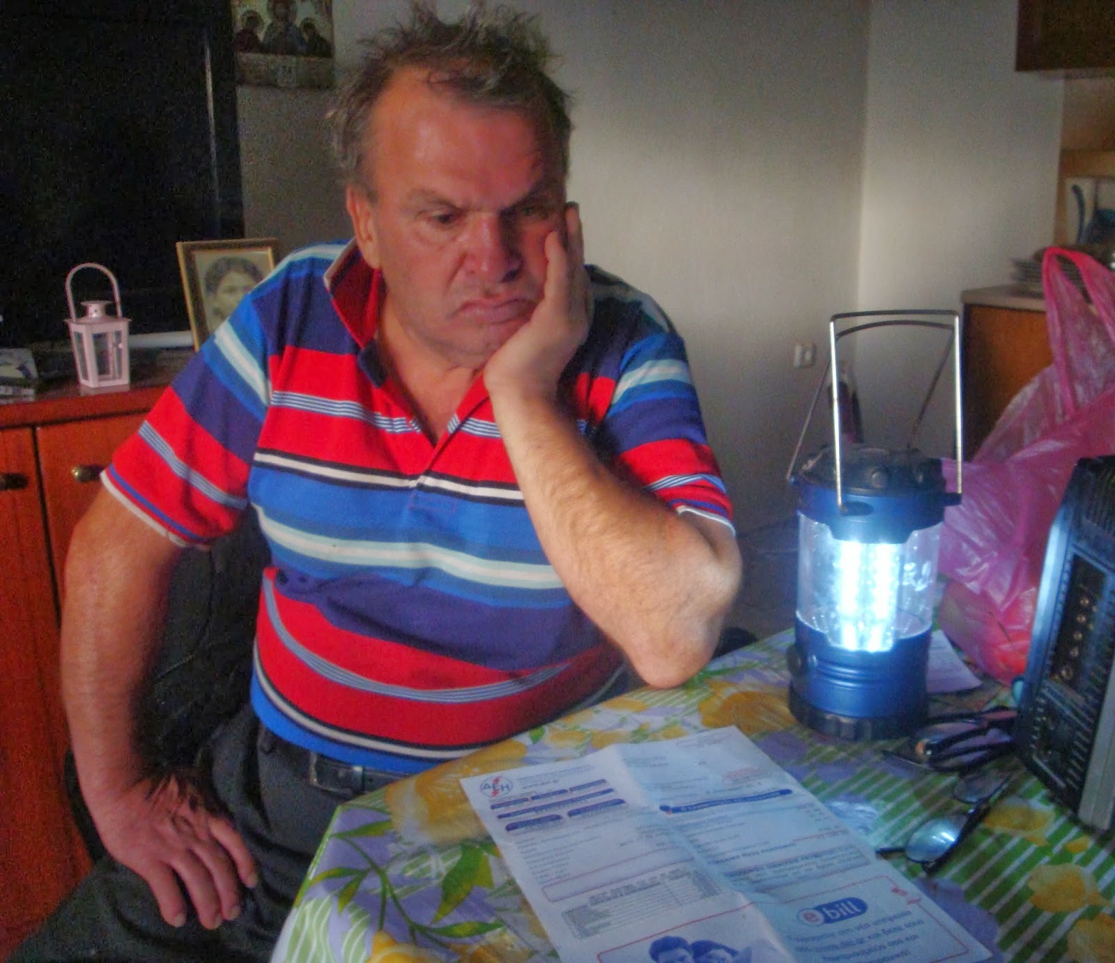 Ξάνθη: Άνεργος ζει εννιά μήνες χωρίς ρεύμα (ΦΩΤΟ, VIDEO)