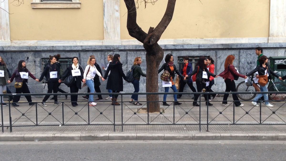 H πιο χορευτική διαμαρτυρία στο κέντρο της Αθήνας – ΦΩΤΟ