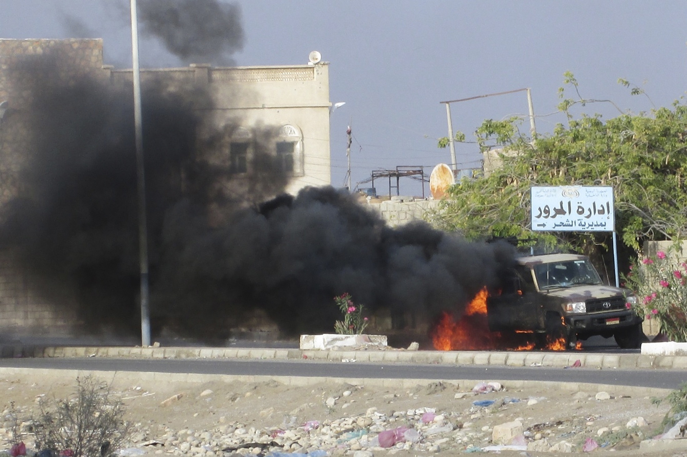 Τουλάχιστον 10 στρατιώτες και 8 αντάρτες σκοτώθηκαν σε συγκρούσεις στην Υεμένη